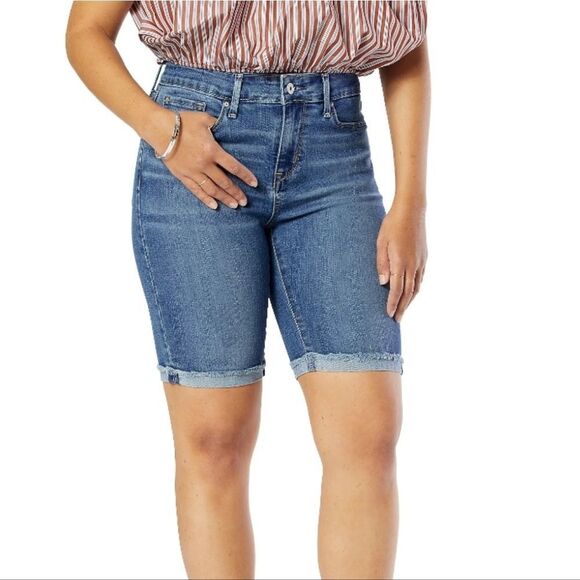 Signature by Levi Strauss & Co. Women's 10 Mid Rise Bermuda Shorts - Picture 1 of 6